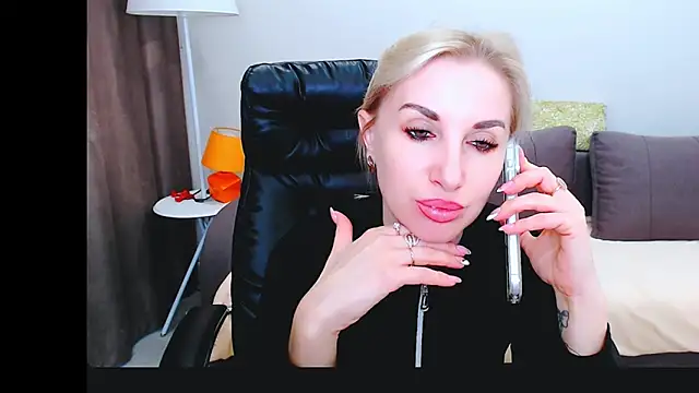 Snapshot of Hanna--Sweet chatting on April 2026 10:46:01 AM Hanna--Sweet online show from April 2026 10:46:01 AM