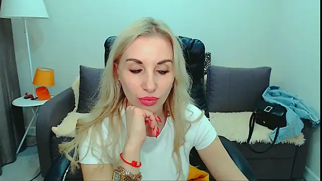 Snapshot of Hanna--Sweet chatting on May 2026 02:27:02 PM Hanna--Sweet online show from May 2026 02:27:02 PM