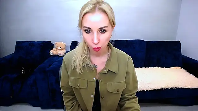 Snapshot of Hanna--Sweet chatting on May 2026 03:19:02 PM Hanna--Sweet online show from May 2026 03:19:02 PM