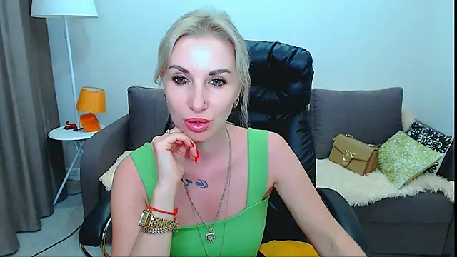Snapshot of Hanna--Sweet chatting on May 2026 04:03:01 PM Hanna--Sweet online show from May 2026 04:03:01 PM