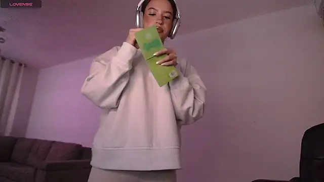 alina lee online show from April 2026 12:55:02 AM