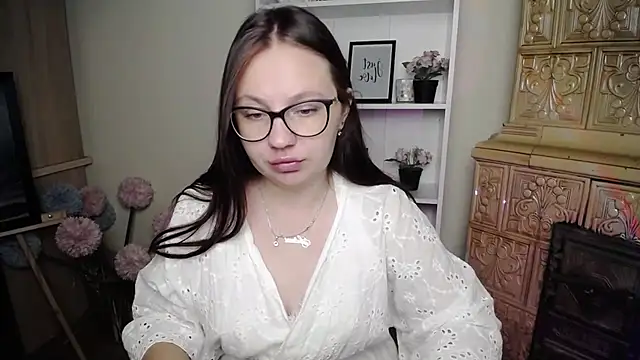 Snapshot of LiliaErmi chatting on August 2026 06:15:02 AM LiliaErmi online show from August 2026 06:15:02 AM