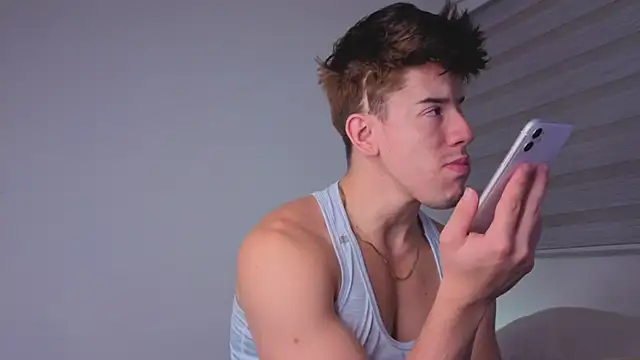 Snapshot of maxxcooper1 chatting on December 2025 04:41:02 AM maxxcooper1 online show from December 2025 04:41:02 AM