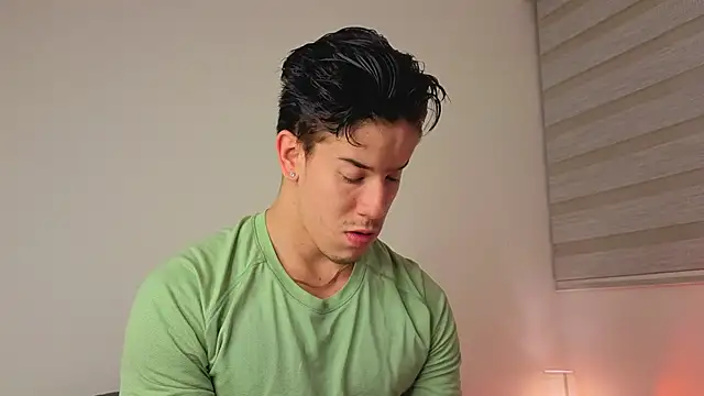 Snapshot of maxxcooper1 chatting on January 2026 04:06:02 AM maxxcooper1 online show from January 2026 04:06:02 AM