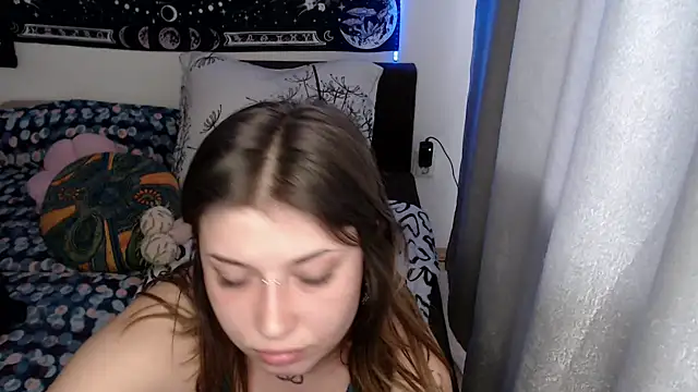 AlienforTwenty online show from April 2026 02:18:01 PM