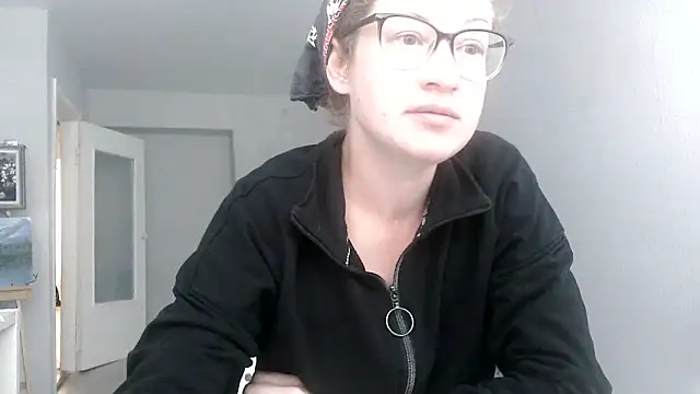 Snapshot of Alice_newhome chatting on June 2026 01:24:02 PM Alice newhome online show from June 2026 01:24:02 PM