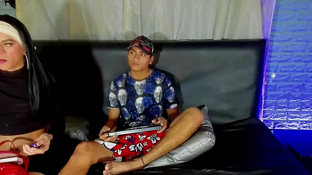 Snapshot of Andres_and_Emely chatting on January 2026 11:04:02 AM Andres and Emely online show from January 2026 11:04:02 AM