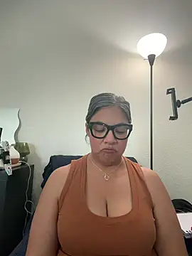 Snapshot of BettyWhispers chatting on May 2026 08:49:01 PM BettyWhispers online show from May 2026 08:49:01 PM