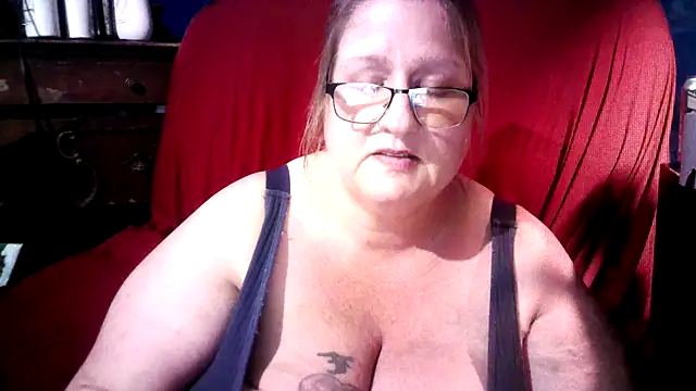 Snapshot of jade-belle chatting on April 2026 08:07:02 AM jade-belle online show from April 2026 08:07:02 AM