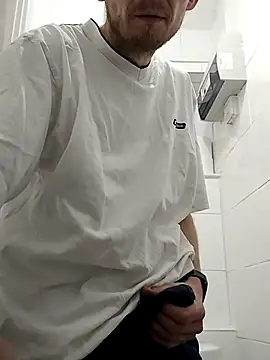 CrookedBunk3527 online show from December 2025 06:15:01 PM