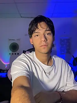 CrisotpherMoretti online show from December 2025 04:37:02 PM