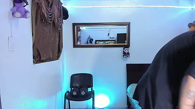 Snapshot of Bull__fit chatting on February 2026 04:11:01 AM Bull fit online show from February 2026 04:11:01 AM