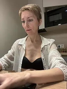 Snapshot of Sensual_Flower chatting on February 2026 06:45:02 AM Sensual Flower online show from February 2026 06:45:02 AM