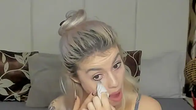 Snapshot of RaisaHot chatting on March 2026 12:05:01 PM RaisaHot online show from March 2026 12:05:01 PM