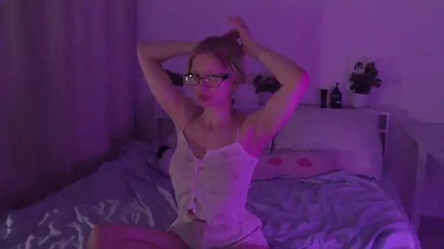 Chloe1loveme online show from December 2025 09:21:01 PM