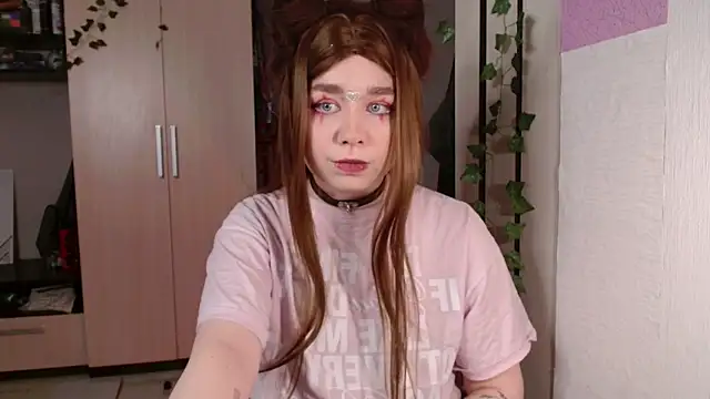 Yuly Soft online show from December 2025 04:13:01 PM