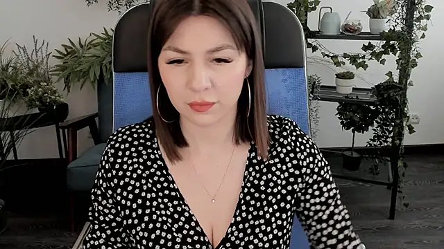 Snapshot of DiRosie chatting on February 2026 08:29:02 AM DiRosie online show from February 2026 08:29:02 AM