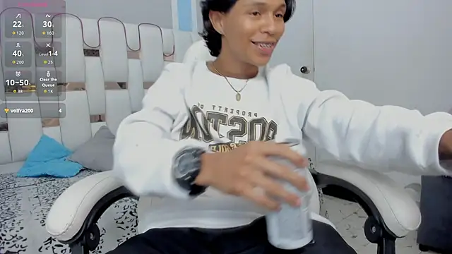 Snapshot of AndyKings_1 chatting on December 2025 03:35:02 AM AndyKings 1 online show from December 2025 03:35:02 AM