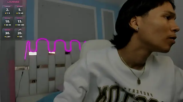 Snapshot of AndyKings_1 chatting on December 2025 03:46:02 AM AndyKings 1 online show from December 2025 03:46:02 AM