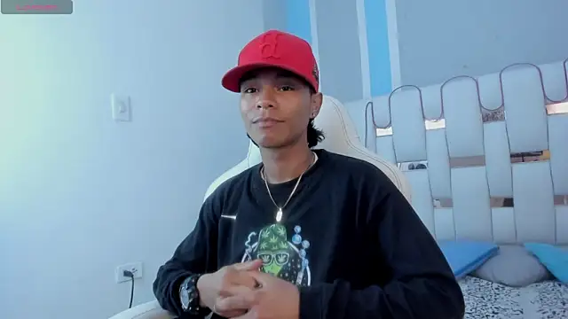 Snapshot of AndyKings_1 chatting on December 2025 04:21:01 AM AndyKings 1 online show from December 2025 04:21:01 AM