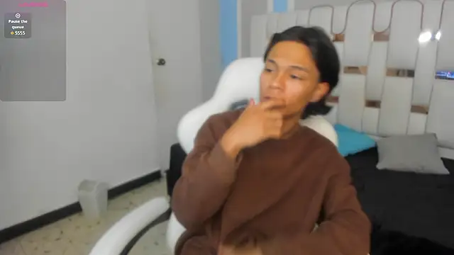 Snapshot of AndyKings_1 chatting on January 2026 04:04:01 AM AndyKings 1 online show from January 2026 04:04:01 AM