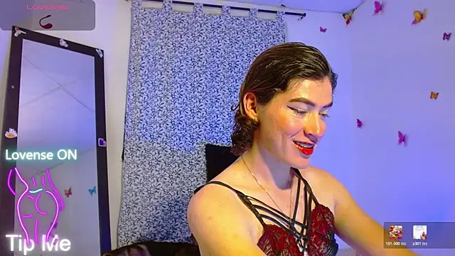 Snapshot of Koral_10 chatting on April 2026 10:32:01 PM Koral 10 online show from April 2026 10:32:01 PM