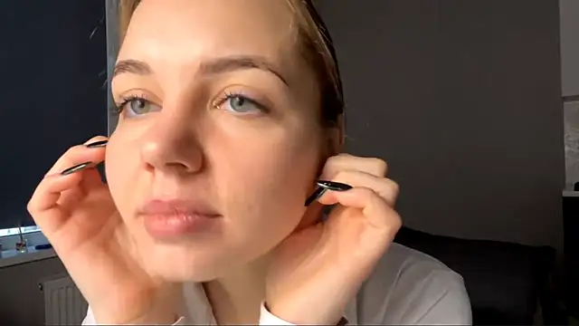 Snapshot of AliceQueenGirl chatting on January 2026 12:22:02 PM AliceQueenGirl online show from January 2026 12:22:02 PM