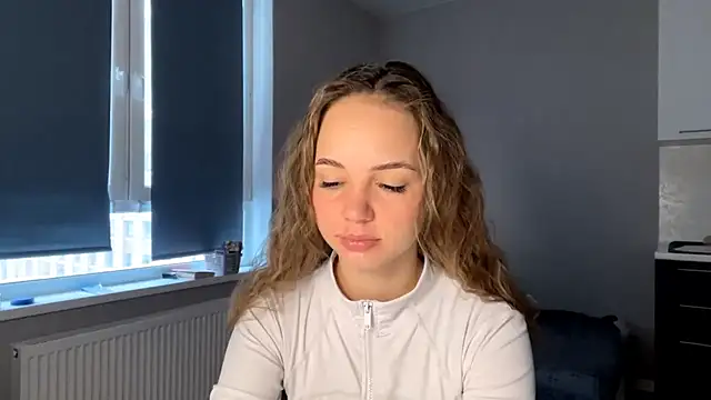 Snapshot of AliceQueenGirl chatting on January 2026 09:03:02 AM AliceQueenGirl online show from January 2026 09:03:02 AM