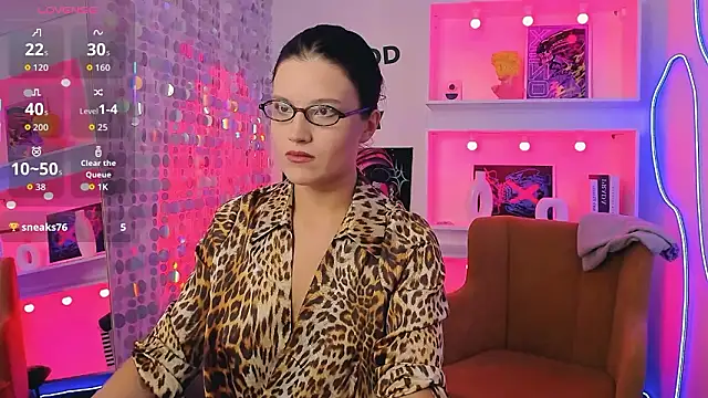 Snapshot of RowenMoon chatting on February 2026 10:06:01 PM RowenMoon online show from February 2026 10:06:01 PM