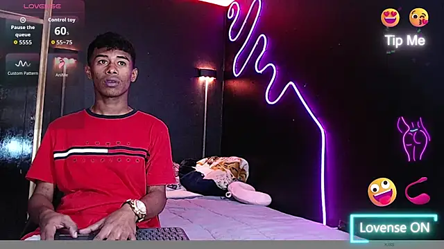 Snapshot of Yoim_Williams chatting on December 2025 11:01:02 PM Yoim Williams online show from December 2025 11:01:02 PM