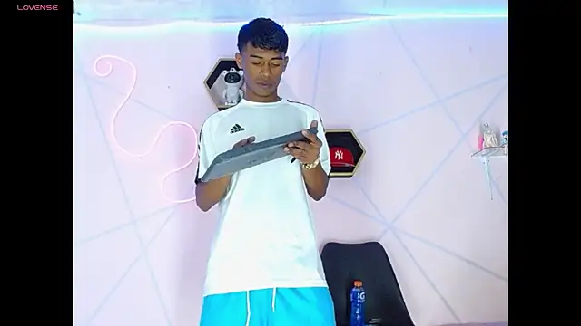 Snapshot of Yoim_Williams chatting on December 2025 10:17:02 PM Yoim Williams online show from December 2025 10:17:02 PM