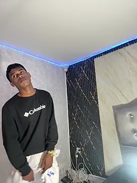 Snapshot of Yoim_Williams chatting on December 2025 04:32:01 AM Yoim Williams online show from December 2025 04:32:01 AM