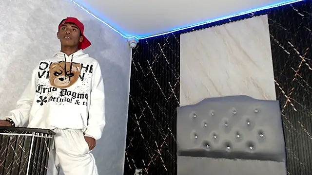 Snapshot of Yoim_Williams chatting on January 2026 01:19:01 AM Yoim Williams online show from January 2026 01:19:01 AM