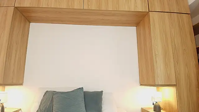 violet  rouse   online show from December 2025 09:55:01 PM