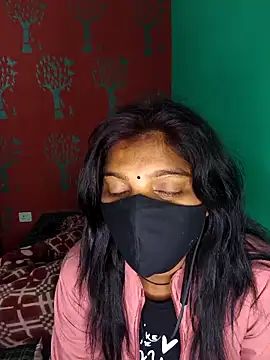 QWEEN7B online show from December 2025 04:57:01 PM