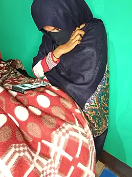 QWEEN7B online show from December 2025 12:56:02 PM