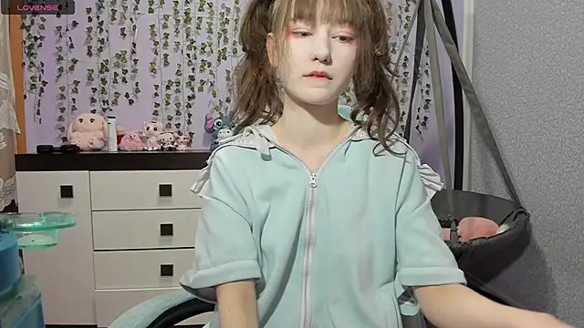 Snapshot of Yoonhee_ki chatting on May 2026 08:25:02 PM Yoonhee ki online show from May 2026 08:25:02 PM