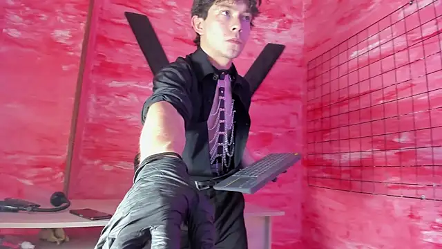 Eliot X online show from December 2025 06:37:02 PM