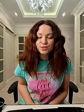 Snapshot of LondonMiley chatting on December 2025 07:00:01 PM LondonMiley online show from December 2025 07:00:01 PM