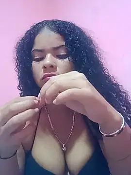 Snapshot of Fresa235 chatting on December 2025 04:30:01 AM Fresa235 online show from December 2025 04:30:01 AM