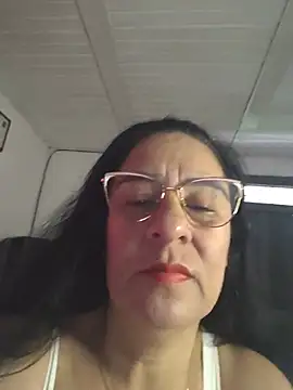 Snapshot of KiaraFoster chatting on May 2026 11:28:01 AM KiaraFoster online show from May 2026 11:28:01 AM