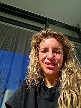 Snapshot of LaLynn chatting on February 2026 11:31:02 AM LaLynn online show from February 2026 11:31:02 AM