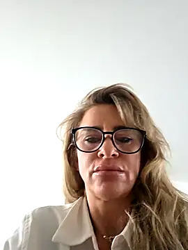 Snapshot of LaLynn chatting on February 2026 03:55:01 PM LaLynn online show from February 2026 03:55:01 PM