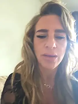 Snapshot of LaLynn chatting on March 2026 01:13:02 PM LaLynn online show from March 2026 01:13:02 PM