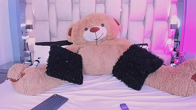 Snapshot of _PaulinaDoll_ chatting on February 2026 03:46:02 AM PaulinaDoll online show from February 2026 03:46:02 AM