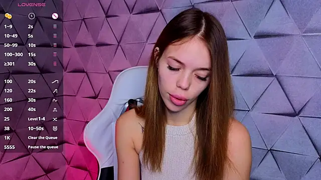 Snapshot of SofieSien chatting on December 2025 03:03:02 AM SofieSien online show from December 2025 03:03:02 AM