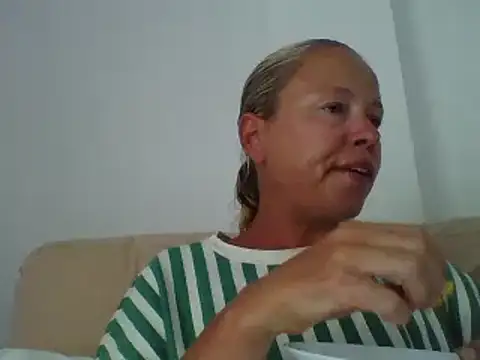 Snapshot of jennyblondeuk chatting on June 2026 04:16:02 PM jennyblondeuk online show from June 2026 04:16:02 PM