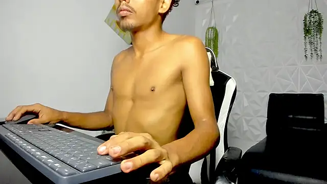 danny hot23  online show from April 2026 07:07:02 PM