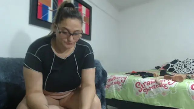 Snapshot of pareja_latina1483 chatting on March 2026 01:57:01 AM pareja latina1483 online show from March 2026 01:57:01 AM