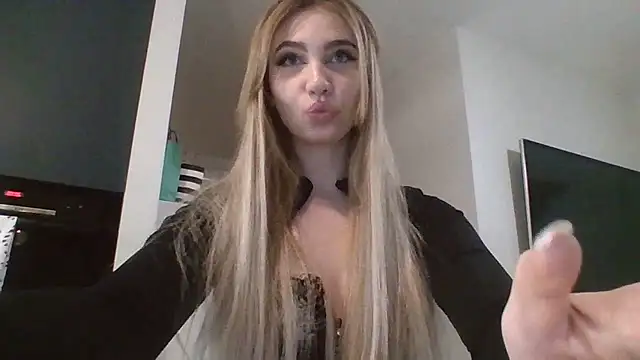 Snapshot of TeenLily chatting on February 2026 07:56:01 PM TeenLily online show from February 2026 07:56:01 PM